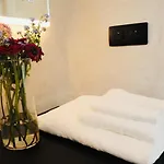 Jacuzzi Privatif Li Li Et Rose לינה וארוחת בוקר