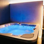לינה וארוחת בוקר Jacuzzi Privatif Li Li Et Rose 3*