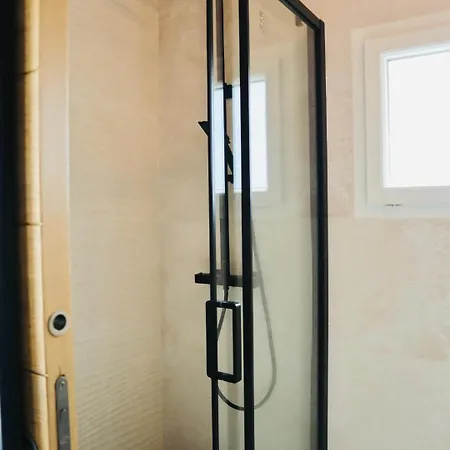 Climatisee Jacuzzi Privatif Li Li Et Rose فندق مبيت وإفطار