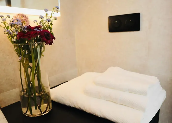 Jacuzzi Privatif Li Li Et Rose B&B